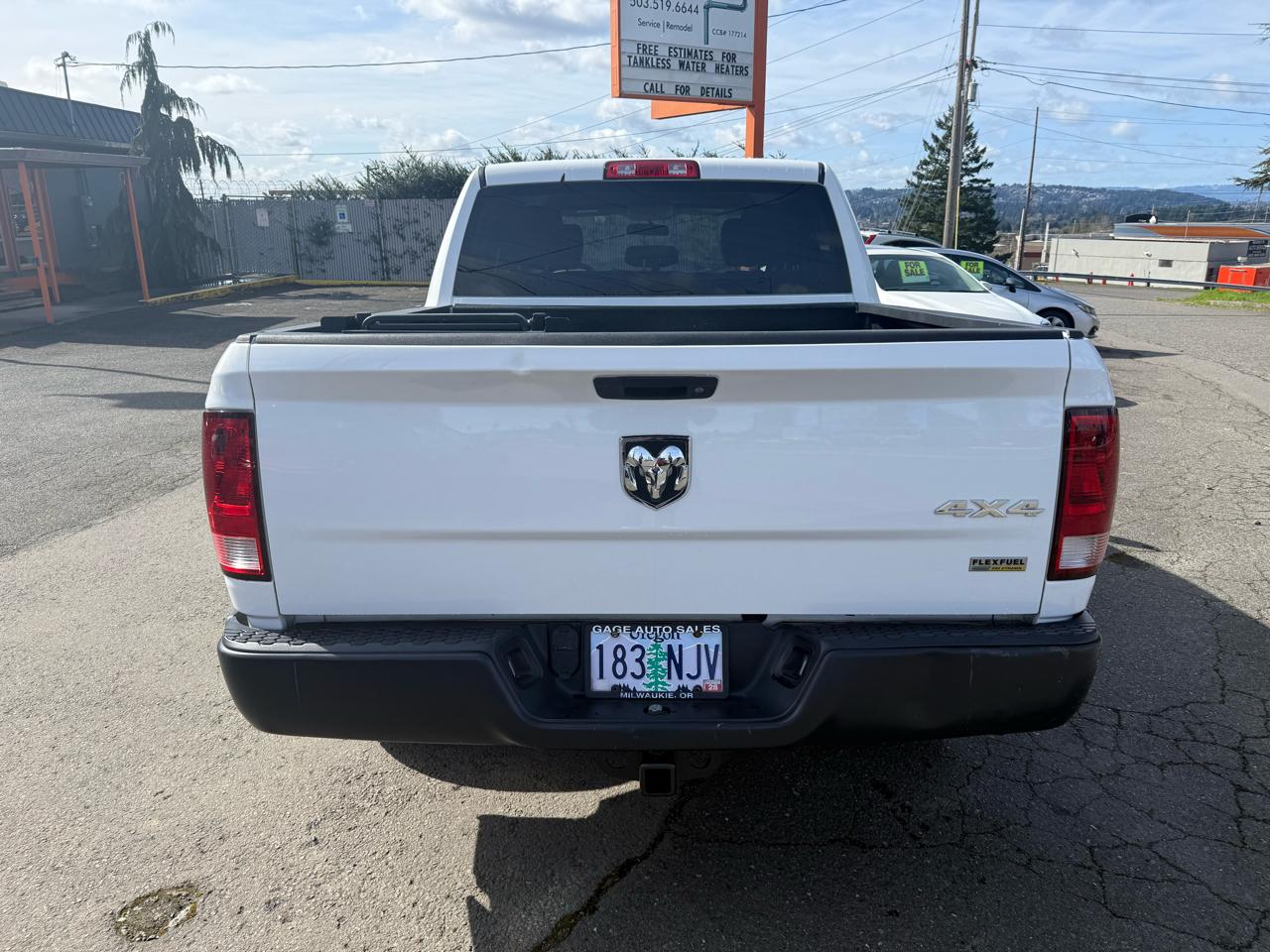 RAM 1500 4WD Crew Cab 140.5" ST 2012