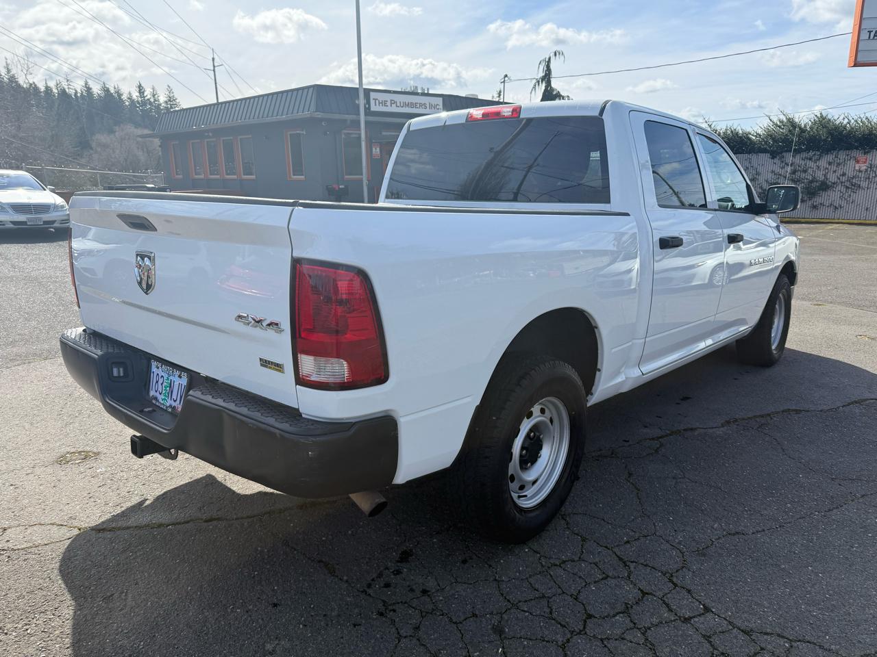 RAM 1500 4WD Crew Cab 140.5" ST 2012
