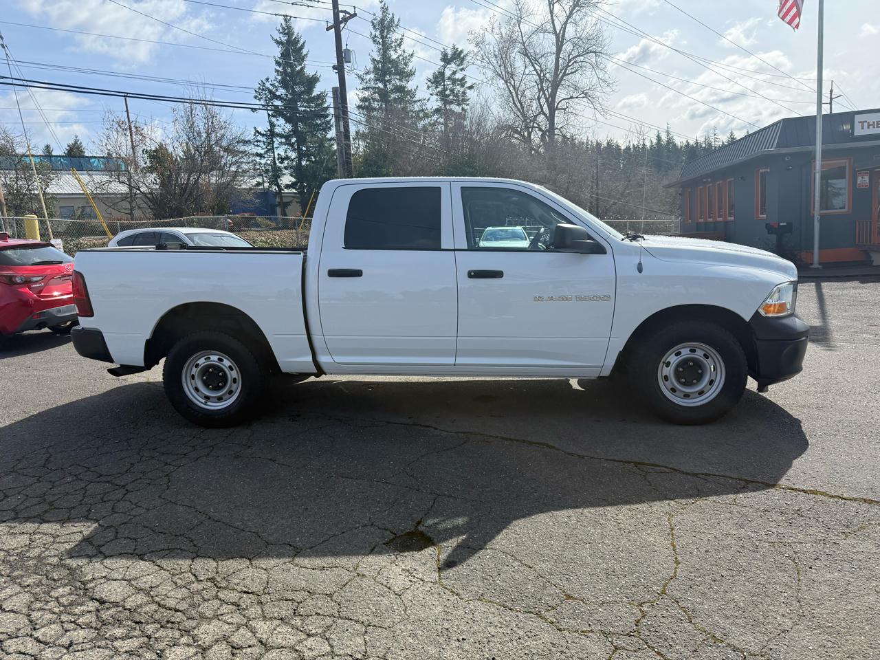 RAM 1500 4WD Crew Cab 140.5" ST 2012