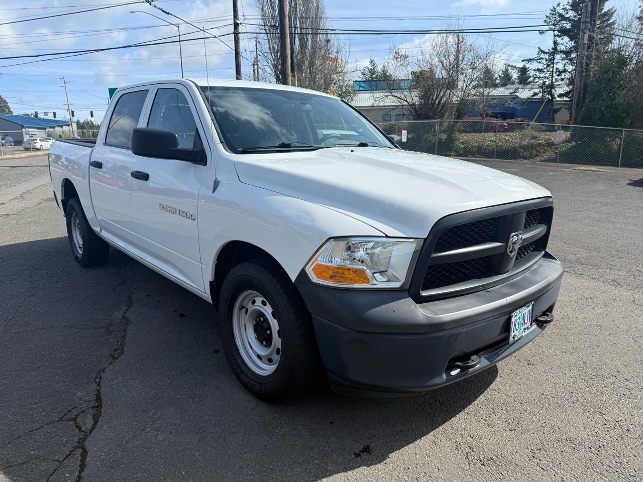 RAM 1500 4WD Crew Cab 140.5" ST 2012