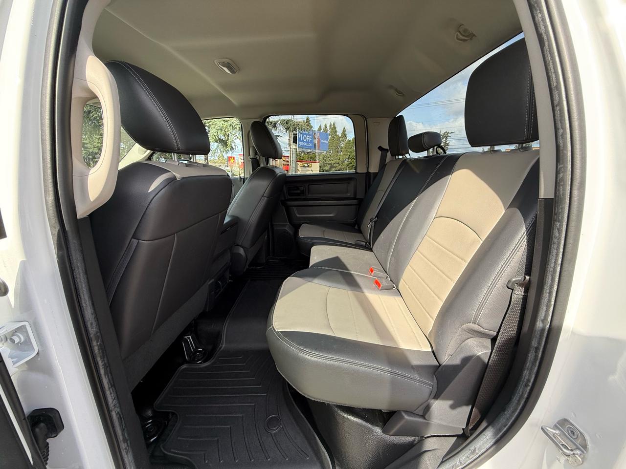 RAM 1500 4WD Crew Cab 140.5" ST 2012