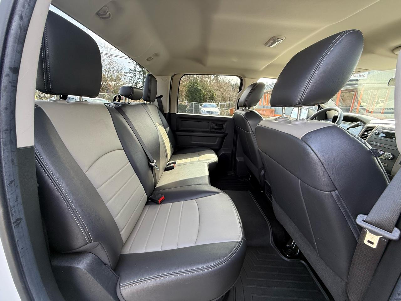 RAM 1500 4WD Crew Cab 140.5" ST 2012