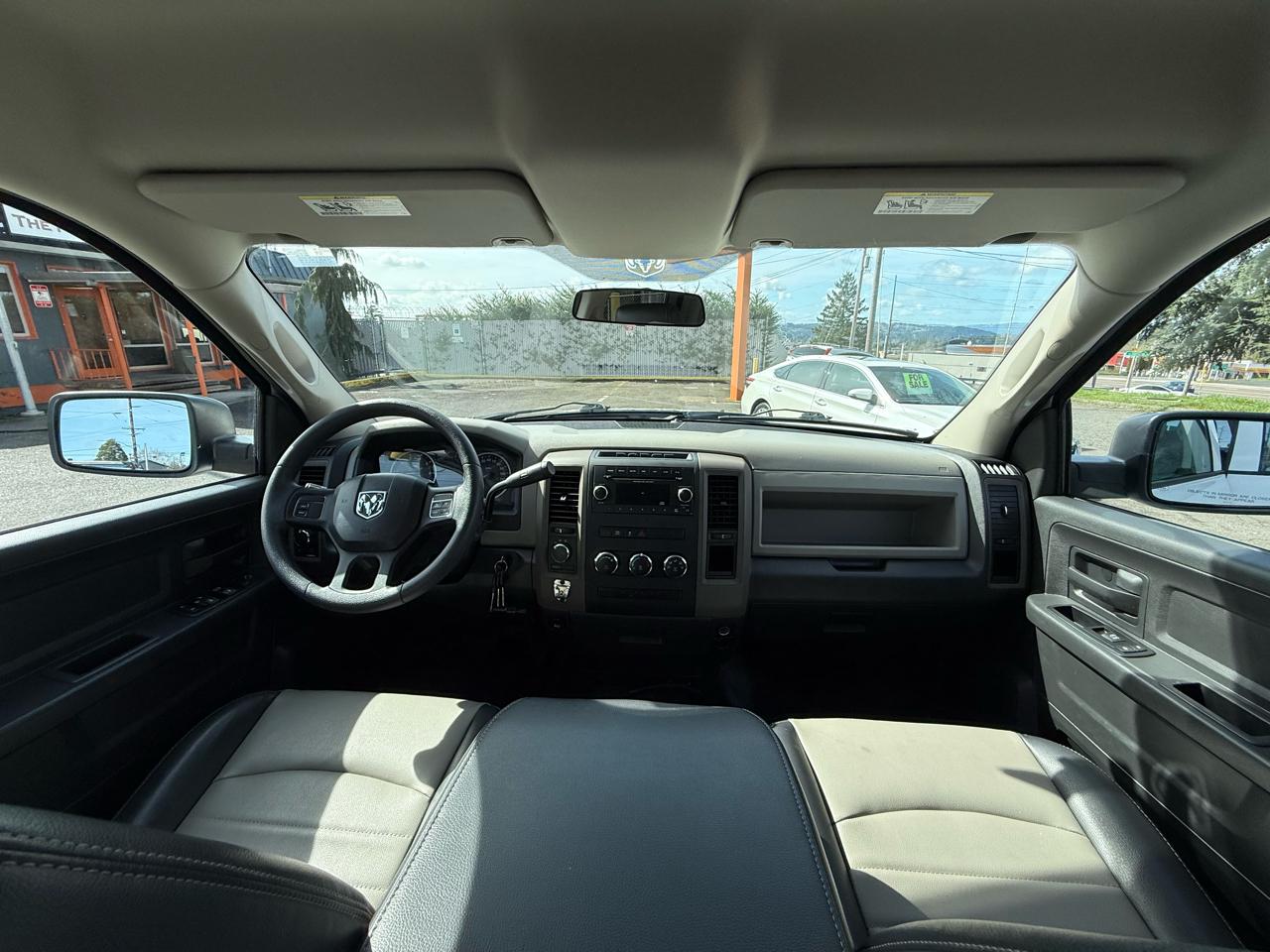 RAM 1500 4WD Crew Cab 140.5" ST 2012