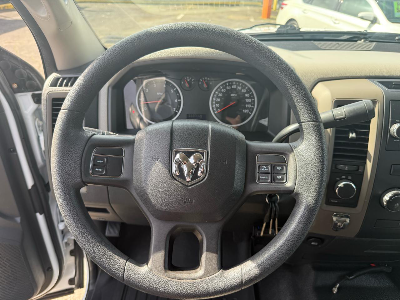 RAM 1500 4WD Crew Cab 140.5" ST 2012