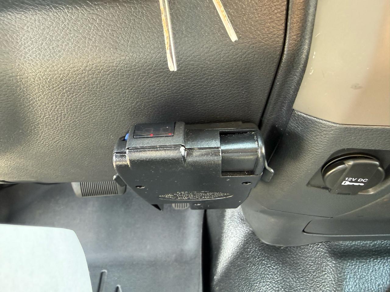 RAM 1500 4WD Crew Cab 140.5" ST 2012