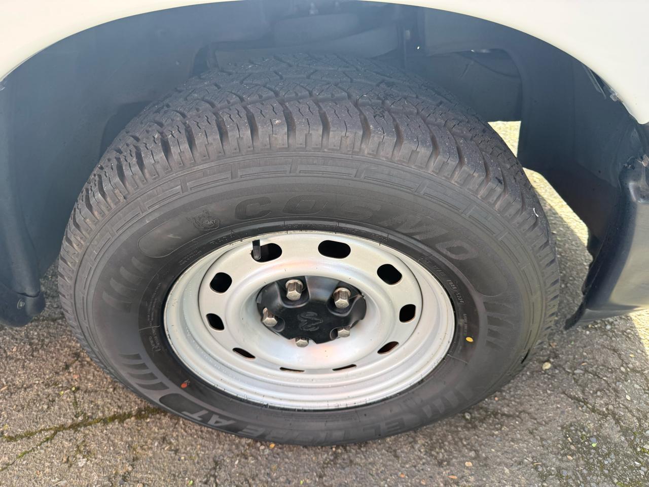 RAM 1500 4WD Crew Cab 140.5" ST 2012