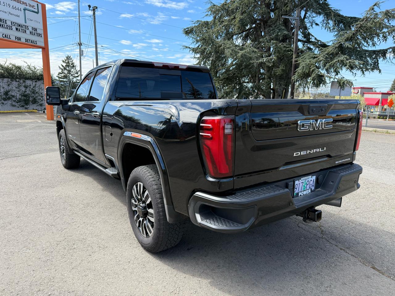 GMC Sierra 3500HD Denali Ultimate Crew Cab 4WD 2024