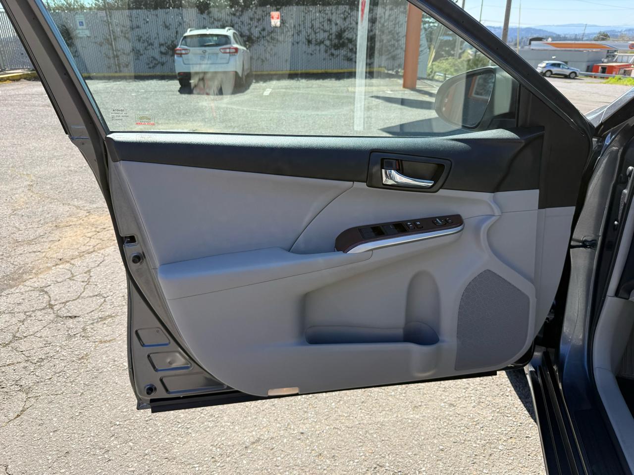 Toyota Camry XLE V6 2012