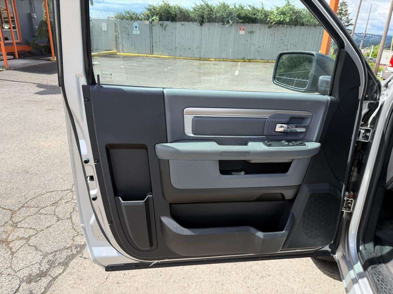 RAM 1500 2WD Reg Cab 140.5" Tradesman 2013