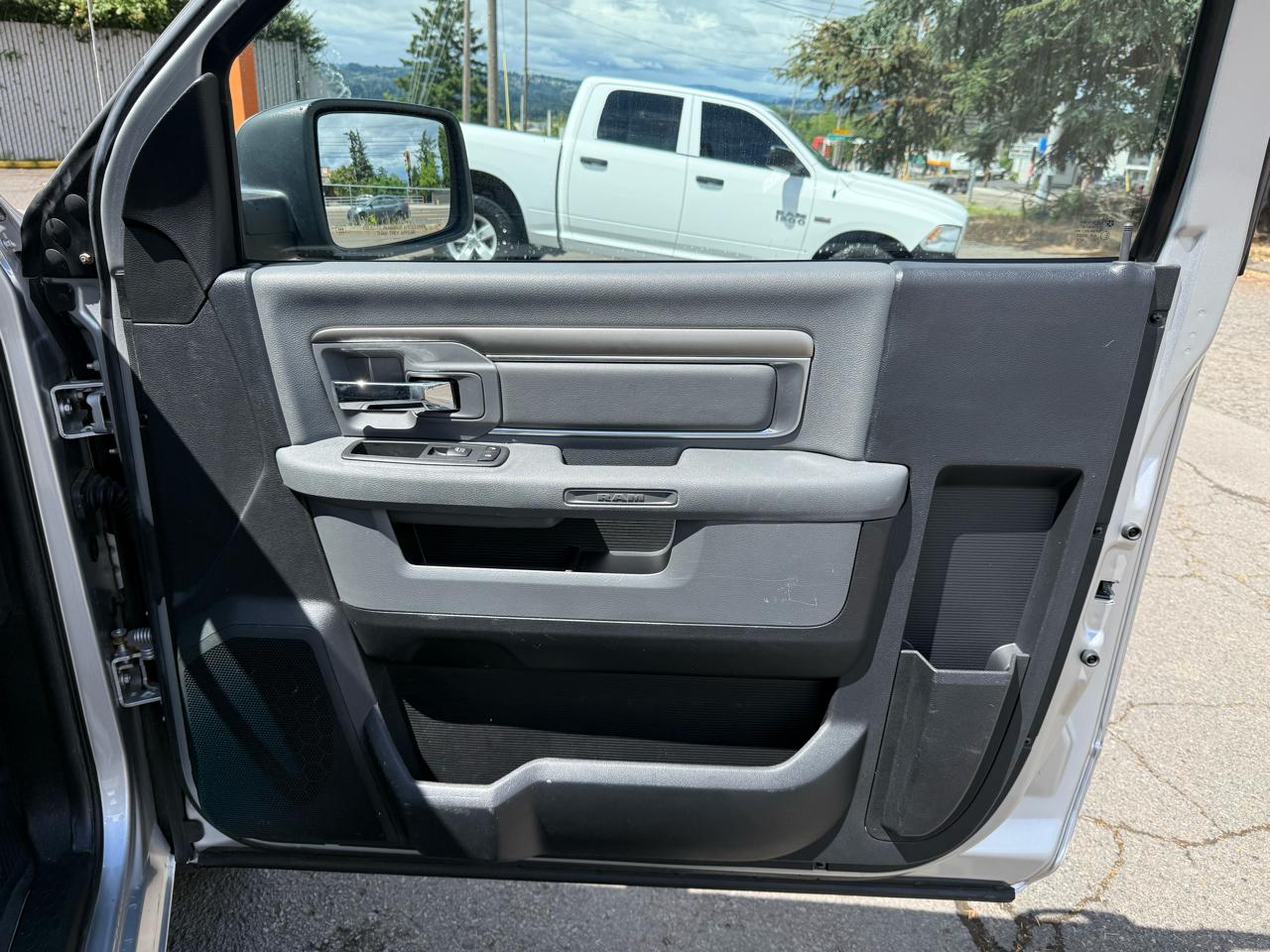 RAM 1500 2WD Reg Cab 140.5" Tradesman 2013
