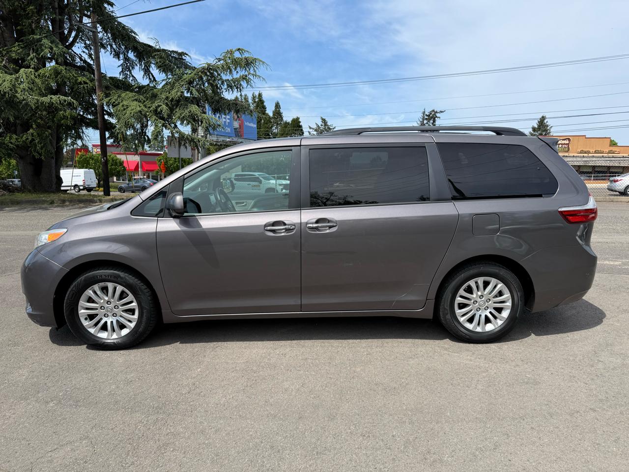 Toyota Sienna XLE FWD 8-Passenger V6 2015