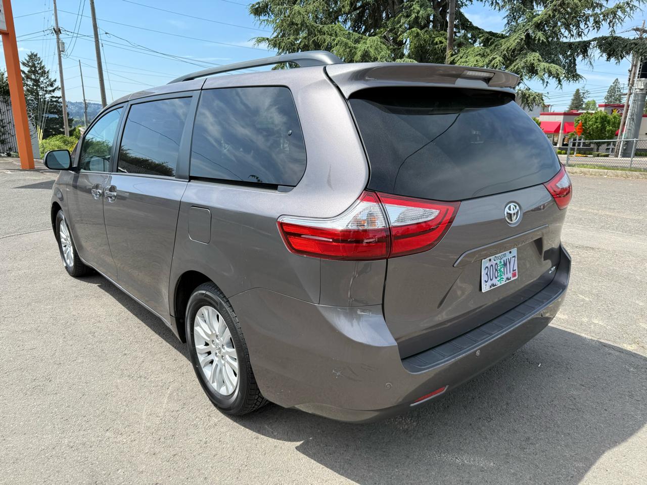 Toyota Sienna XLE FWD 8-Passenger V6 2015