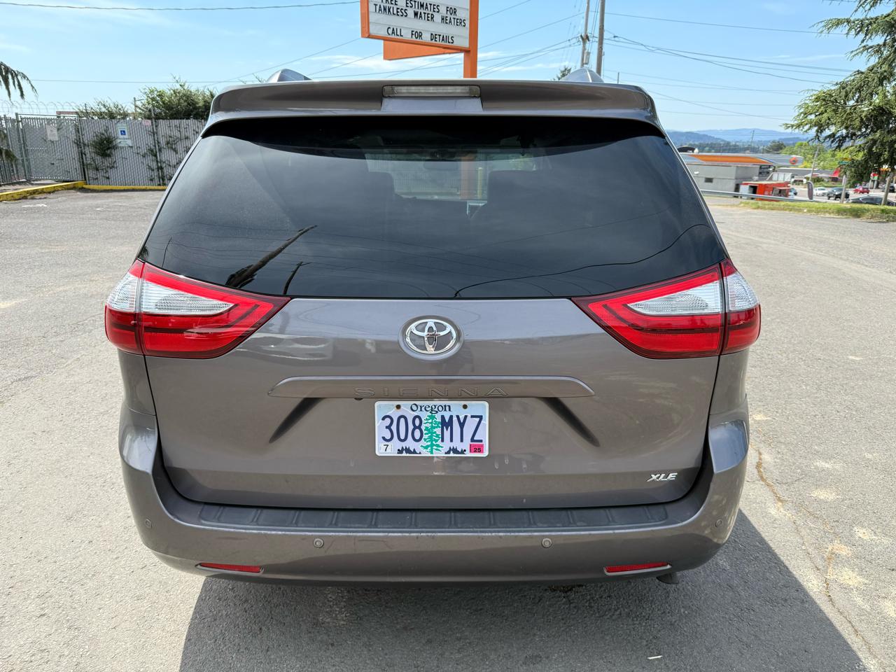 Toyota Sienna XLE FWD 8-Passenger V6 2015