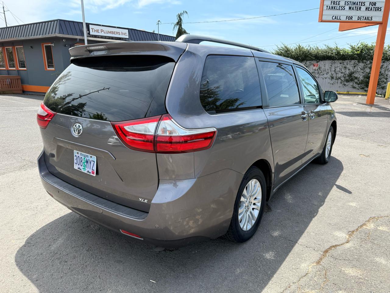 Toyota Sienna XLE FWD 8-Passenger V6 2015