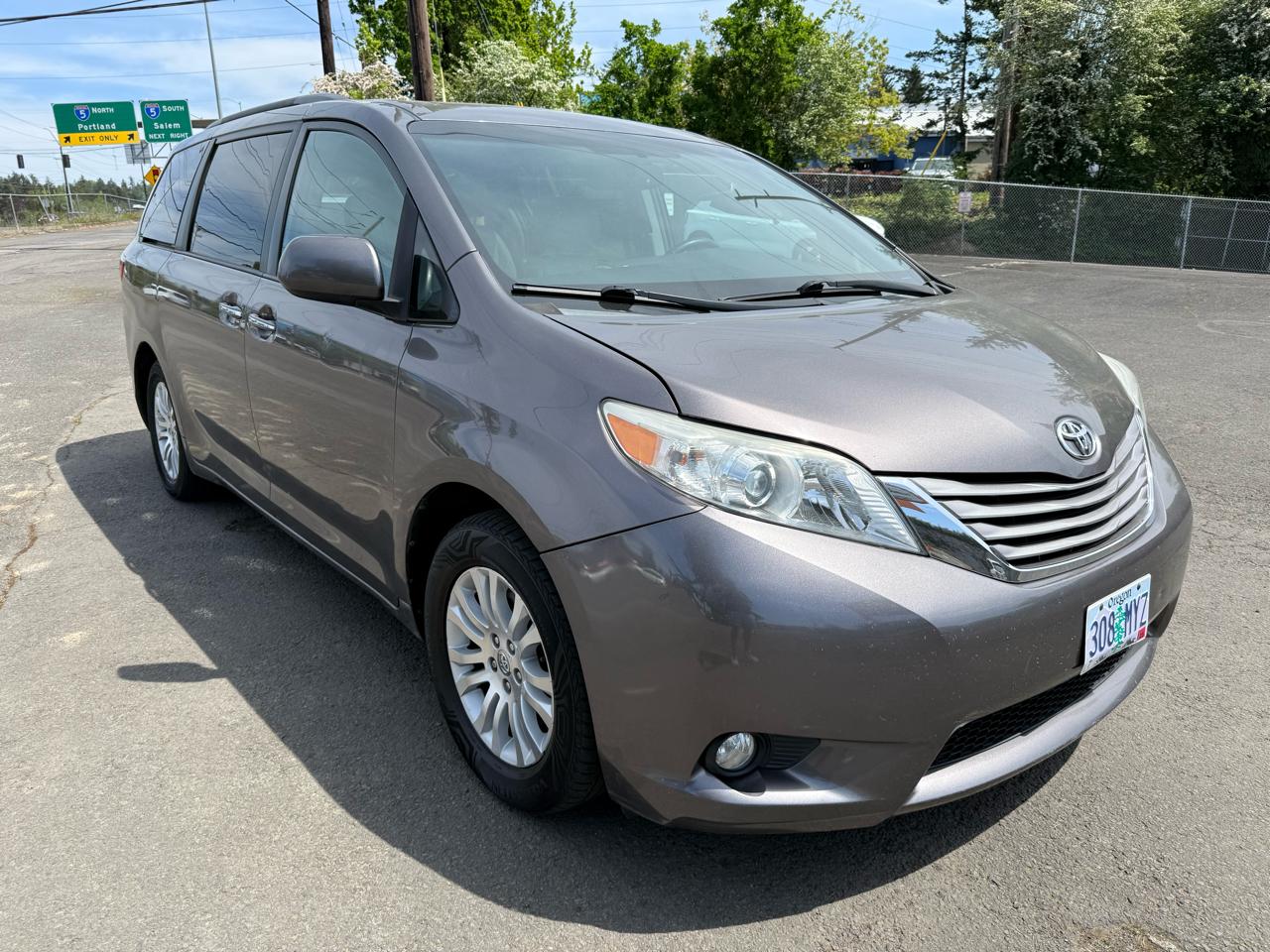 Toyota Sienna XLE FWD 8-Passenger V6 2015