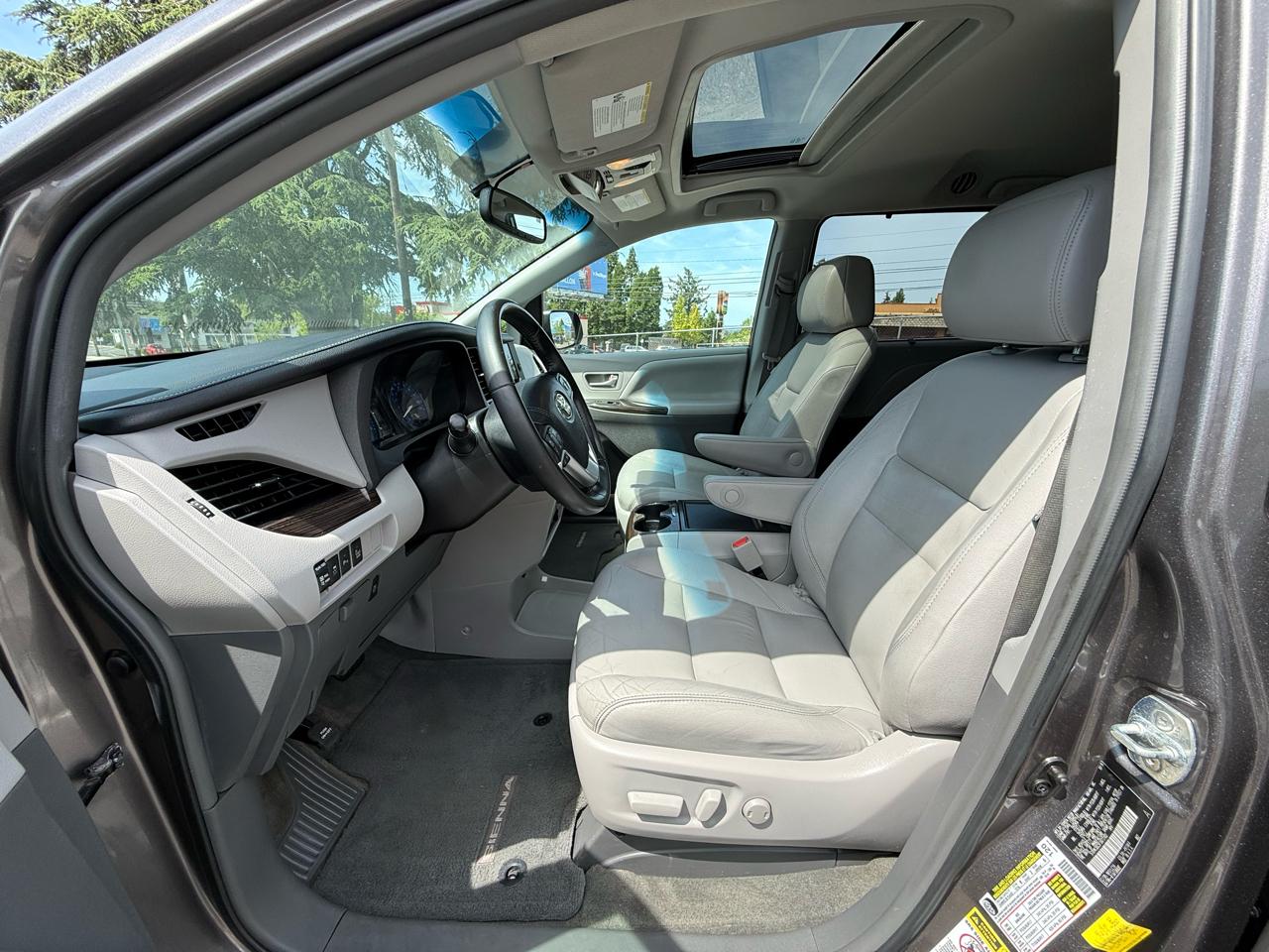 Toyota Sienna XLE FWD 8-Passenger V6 2015