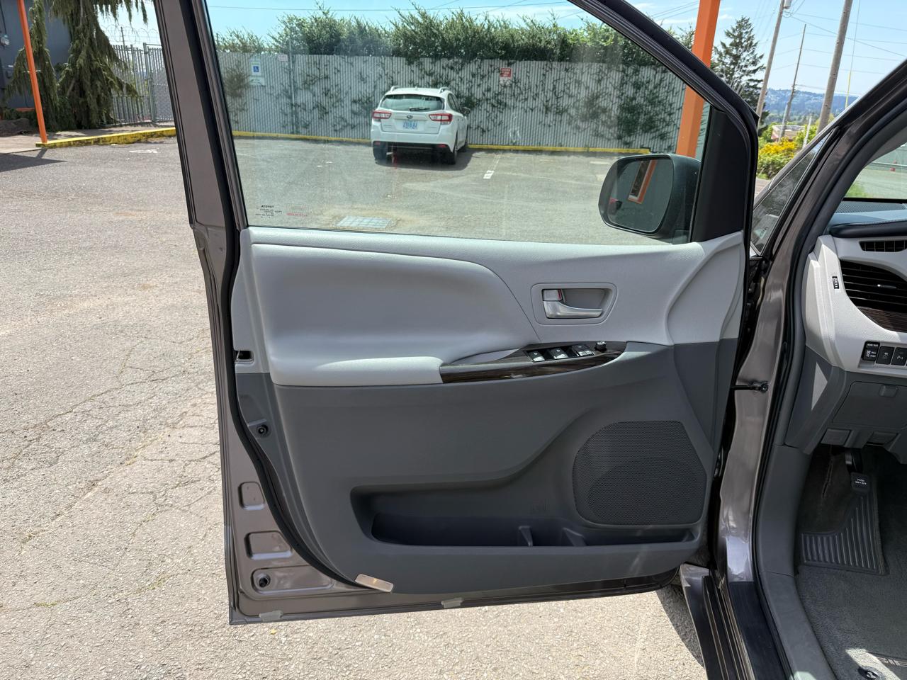 Toyota Sienna XLE FWD 8-Passenger V6 2015