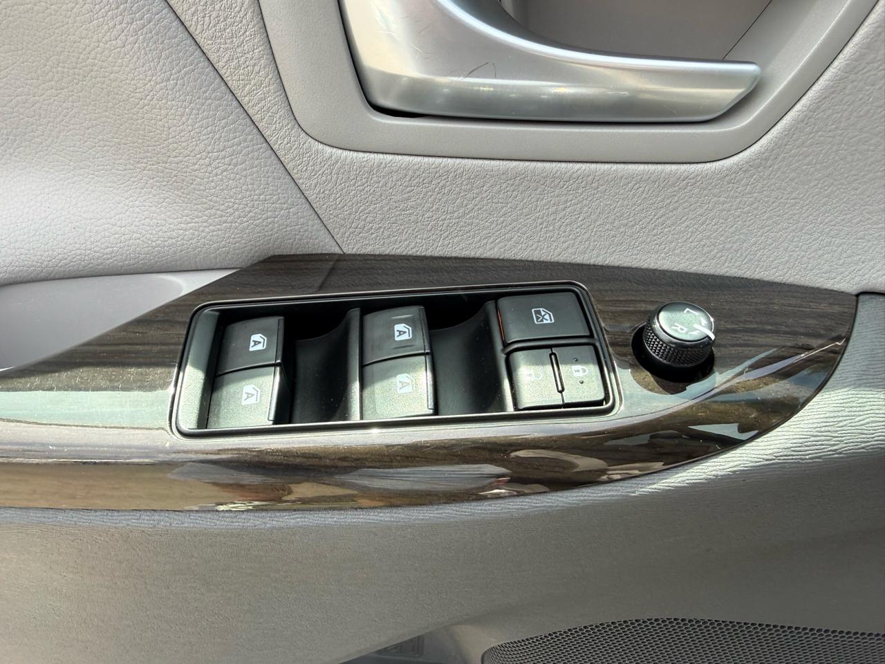 Toyota Sienna XLE FWD 8-Passenger V6 2015