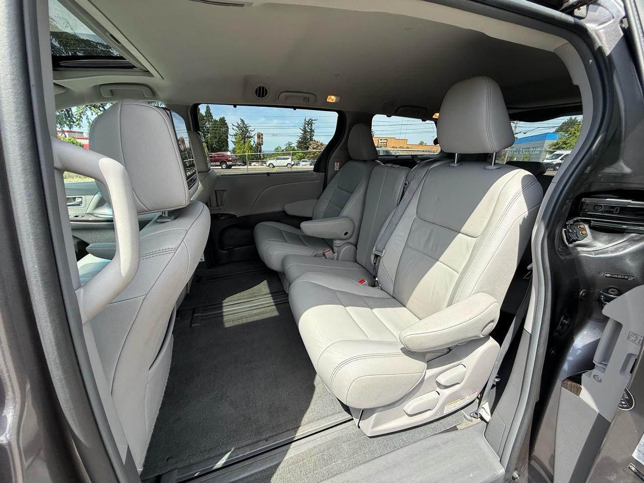Toyota Sienna XLE FWD 8-Passenger V6 2015