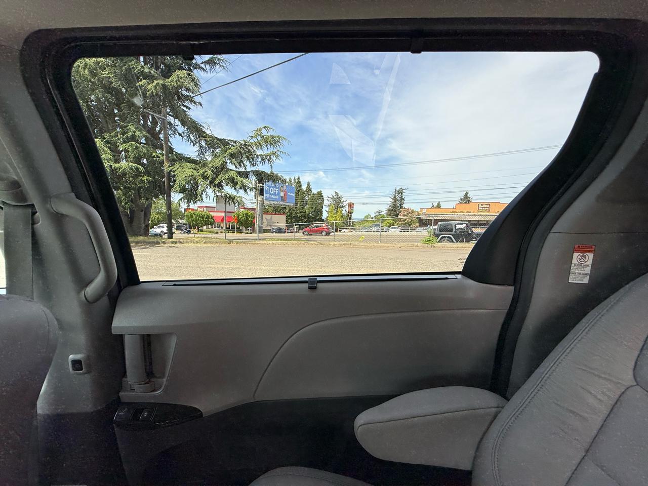 Toyota Sienna XLE FWD 8-Passenger V6 2015