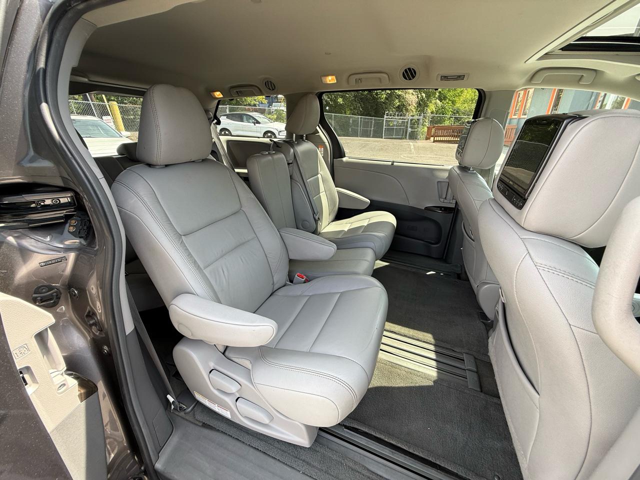 Toyota Sienna XLE FWD 8-Passenger V6 2015