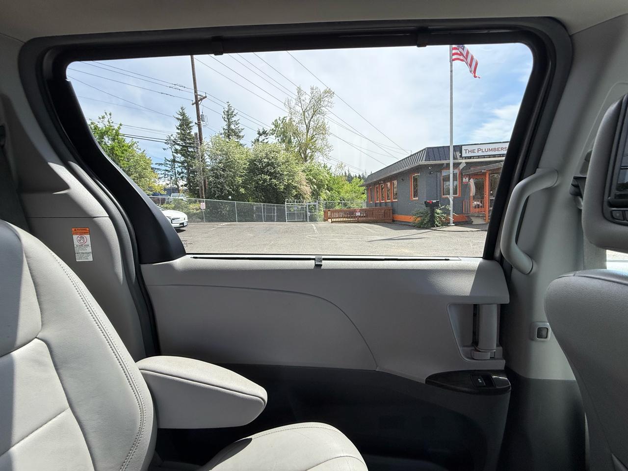 Toyota Sienna XLE FWD 8-Passenger V6 2015