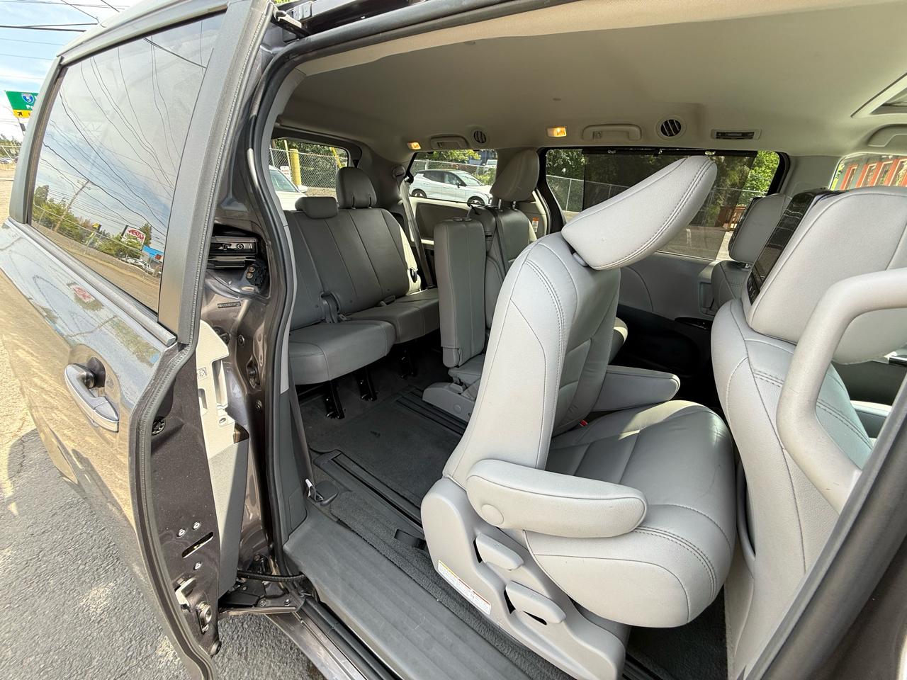 Toyota Sienna XLE FWD 8-Passenger V6 2015