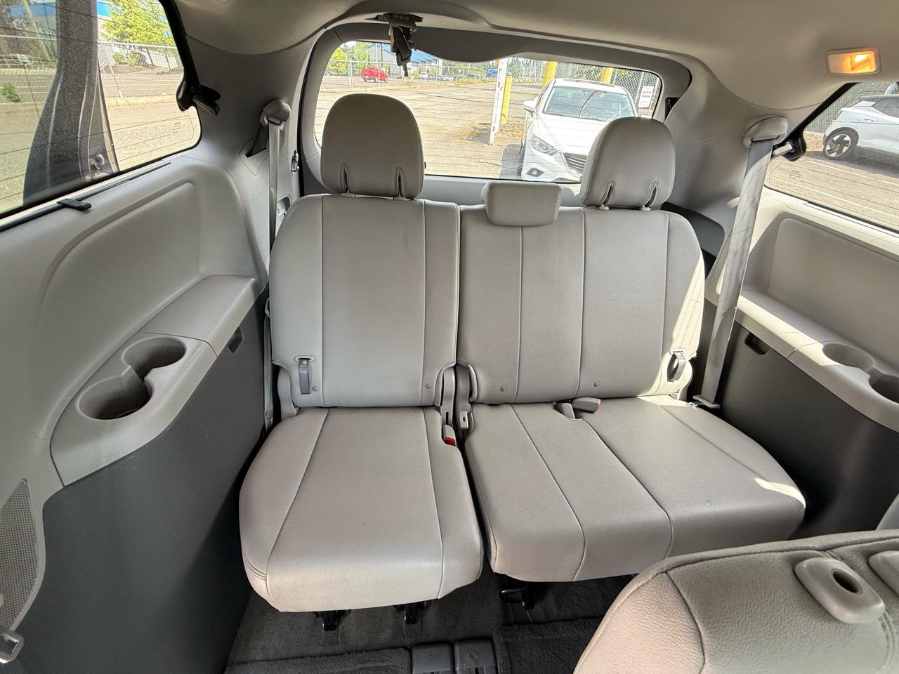 Toyota Sienna XLE FWD 8-Passenger V6 2015