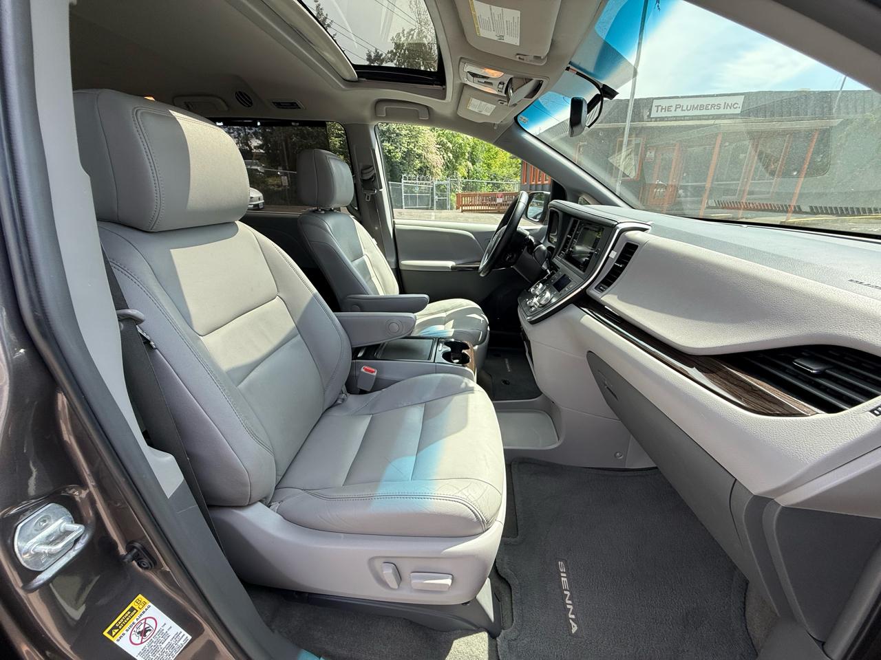 Toyota Sienna XLE FWD 8-Passenger V6 2015