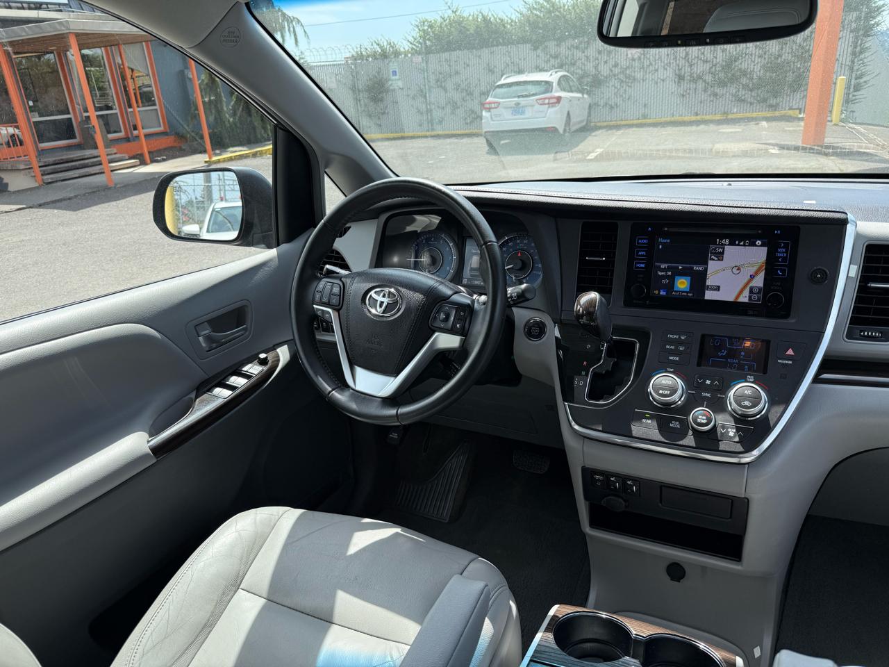 Toyota Sienna XLE FWD 8-Passenger V6 2015