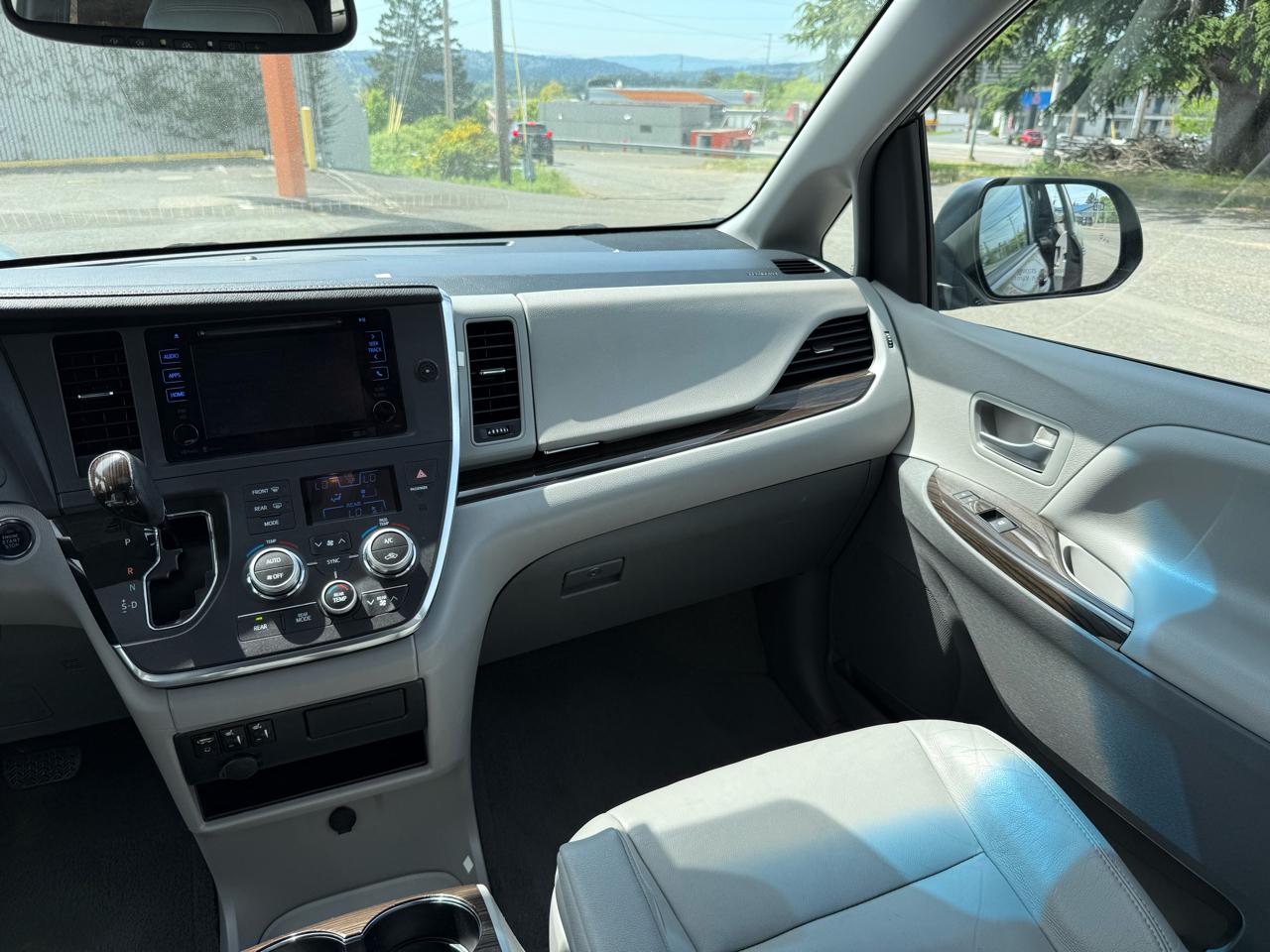 Toyota Sienna XLE FWD 8-Passenger V6 2015