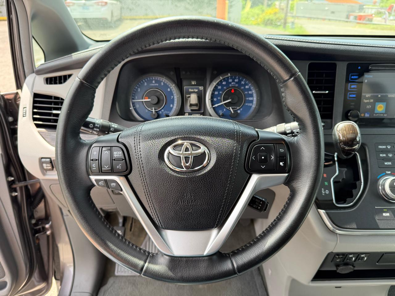 Toyota Sienna XLE FWD 8-Passenger V6 2015