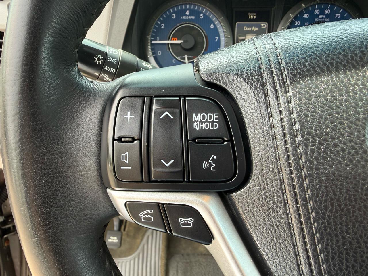 Toyota Sienna XLE FWD 8-Passenger V6 2015