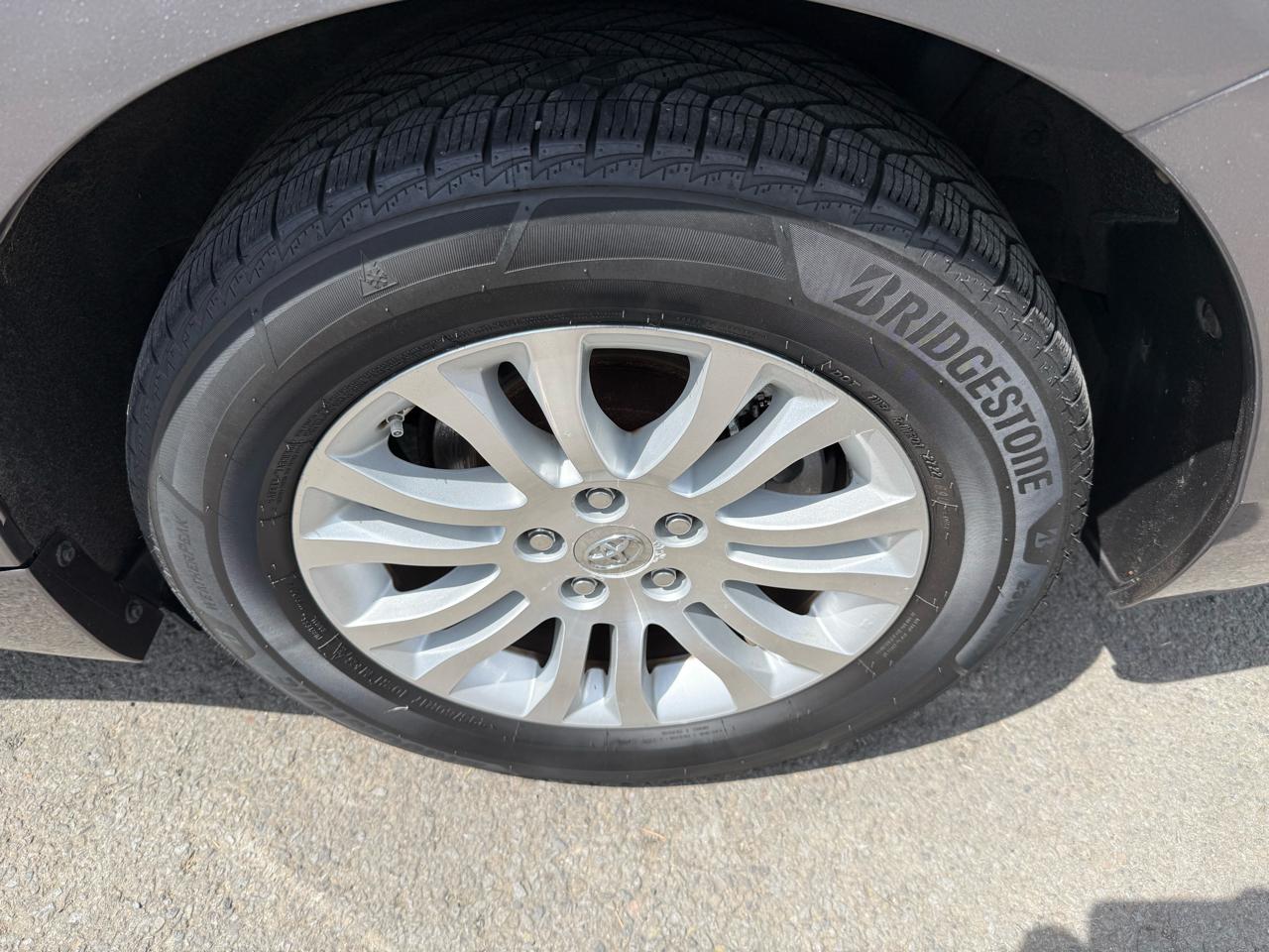 Toyota Sienna XLE FWD 8-Passenger V6 2015