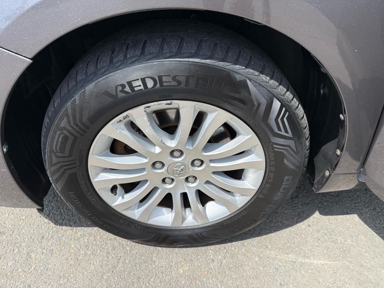 Toyota Sienna XLE FWD 8-Passenger V6 2015