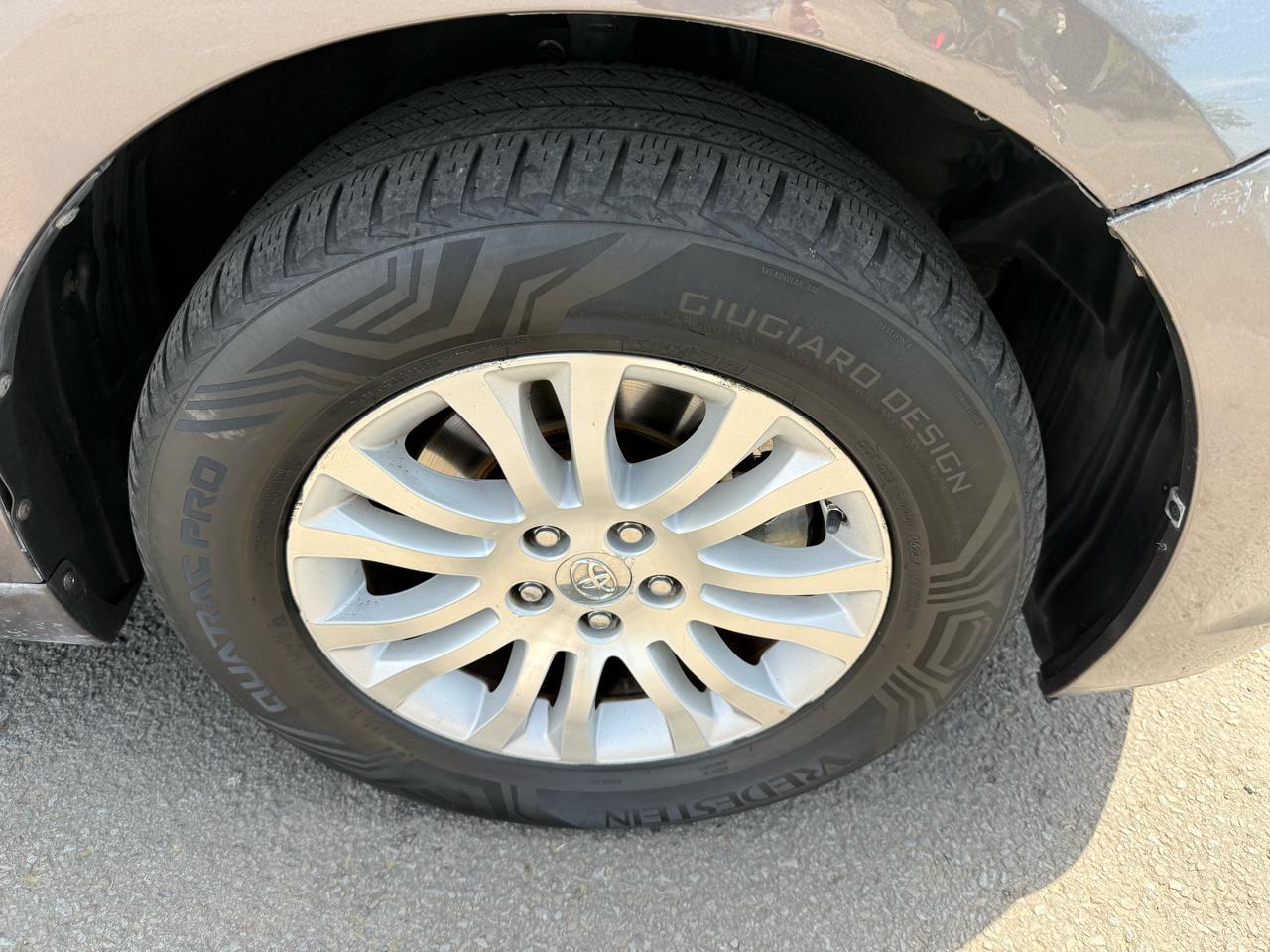 Toyota Sienna XLE FWD 8-Passenger V6 2015