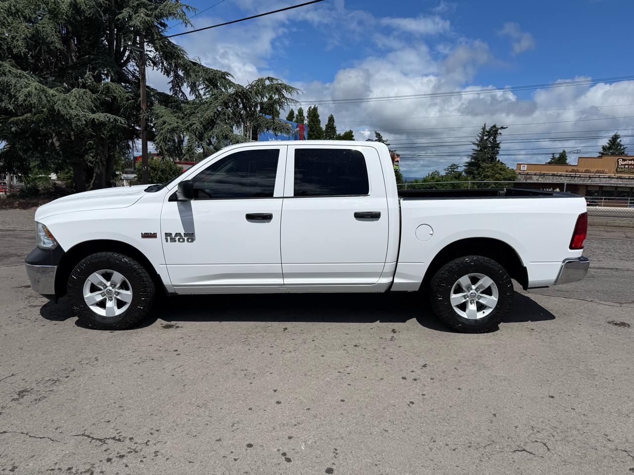 RAM 1500 4WD Crew Cab 140.5" Tradesman 2017