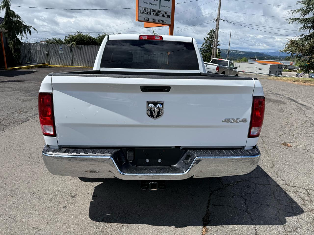 RAM 1500 4WD Crew Cab 140.5" Tradesman 2017