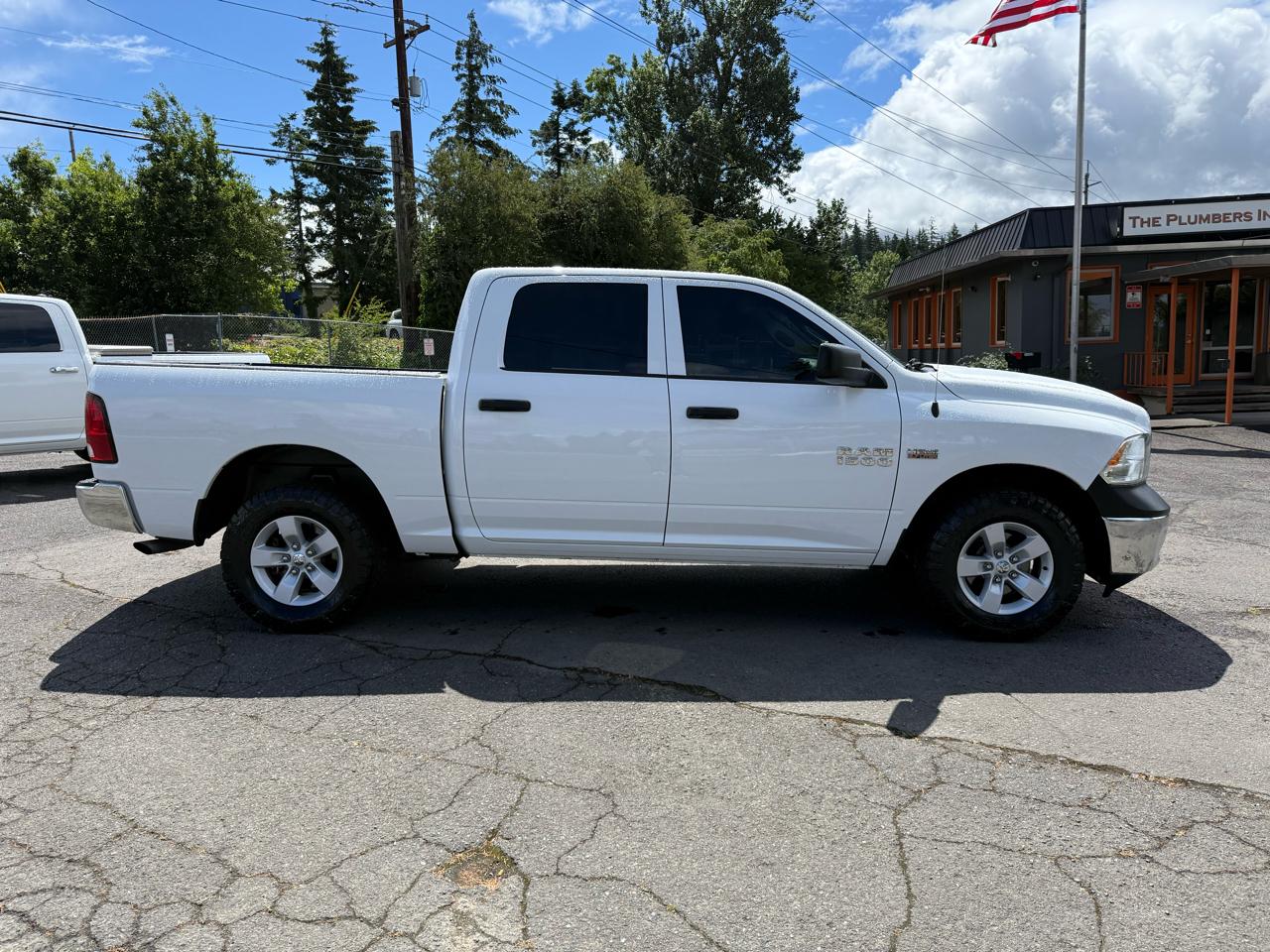 RAM 1500 4WD Crew Cab 140.5" Tradesman 2017