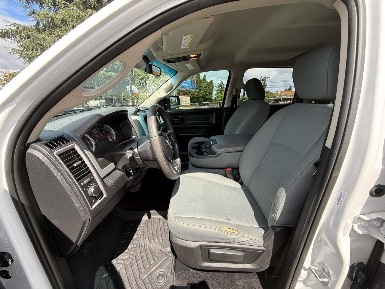 RAM 1500 4WD Crew Cab 140.5" Tradesman 2017