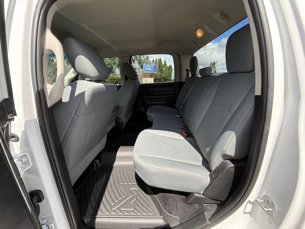 RAM 1500 4WD Crew Cab 140.5" Tradesman 2017