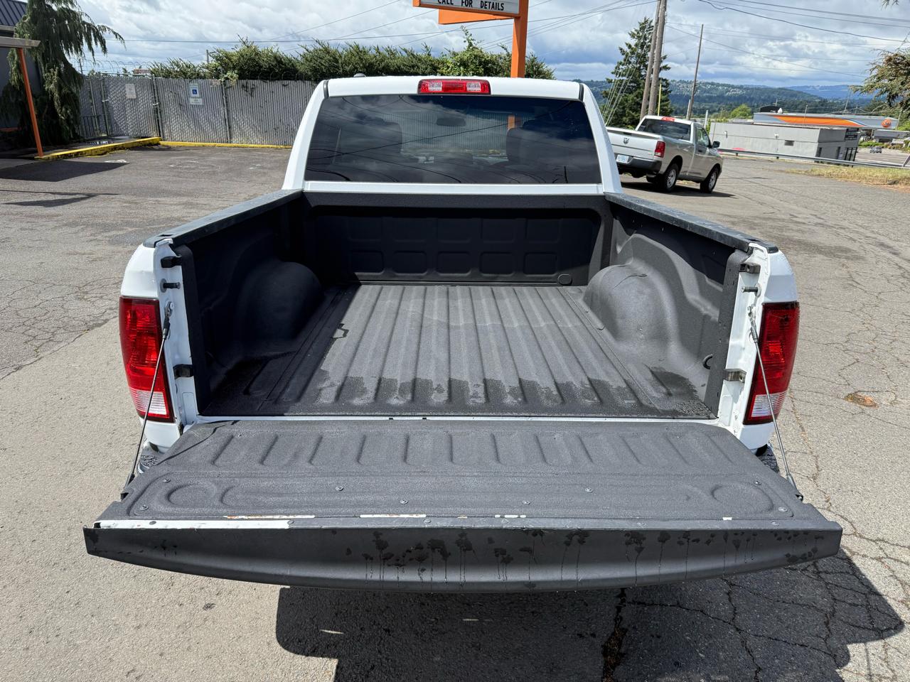 RAM 1500 4WD Crew Cab 140.5" Tradesman 2017