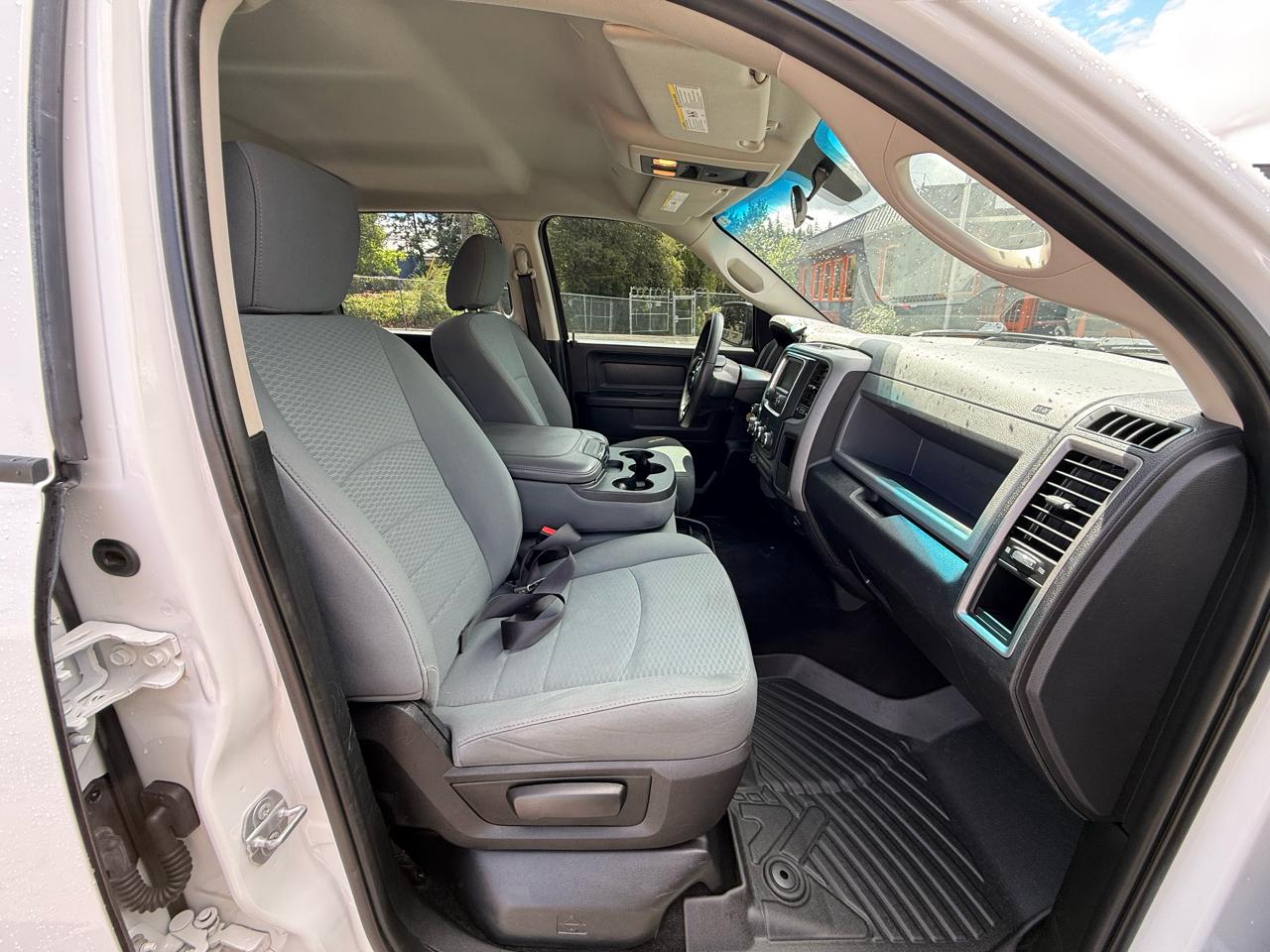 RAM 1500 4WD Crew Cab 140.5" Tradesman 2017