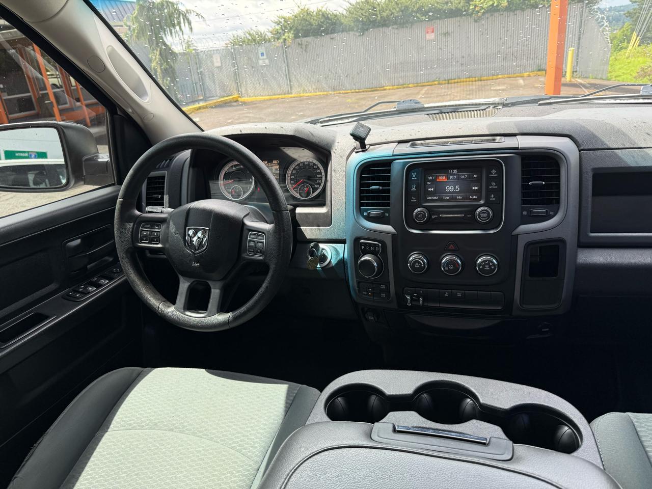 RAM 1500 4WD Crew Cab 140.5" Tradesman 2017