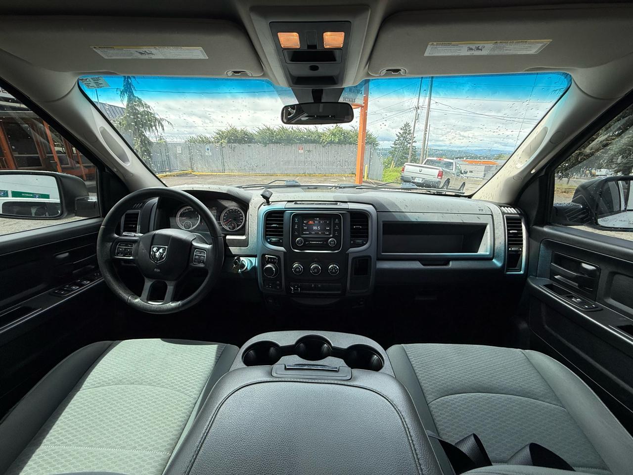 RAM 1500 4WD Crew Cab 140.5" Tradesman 2017