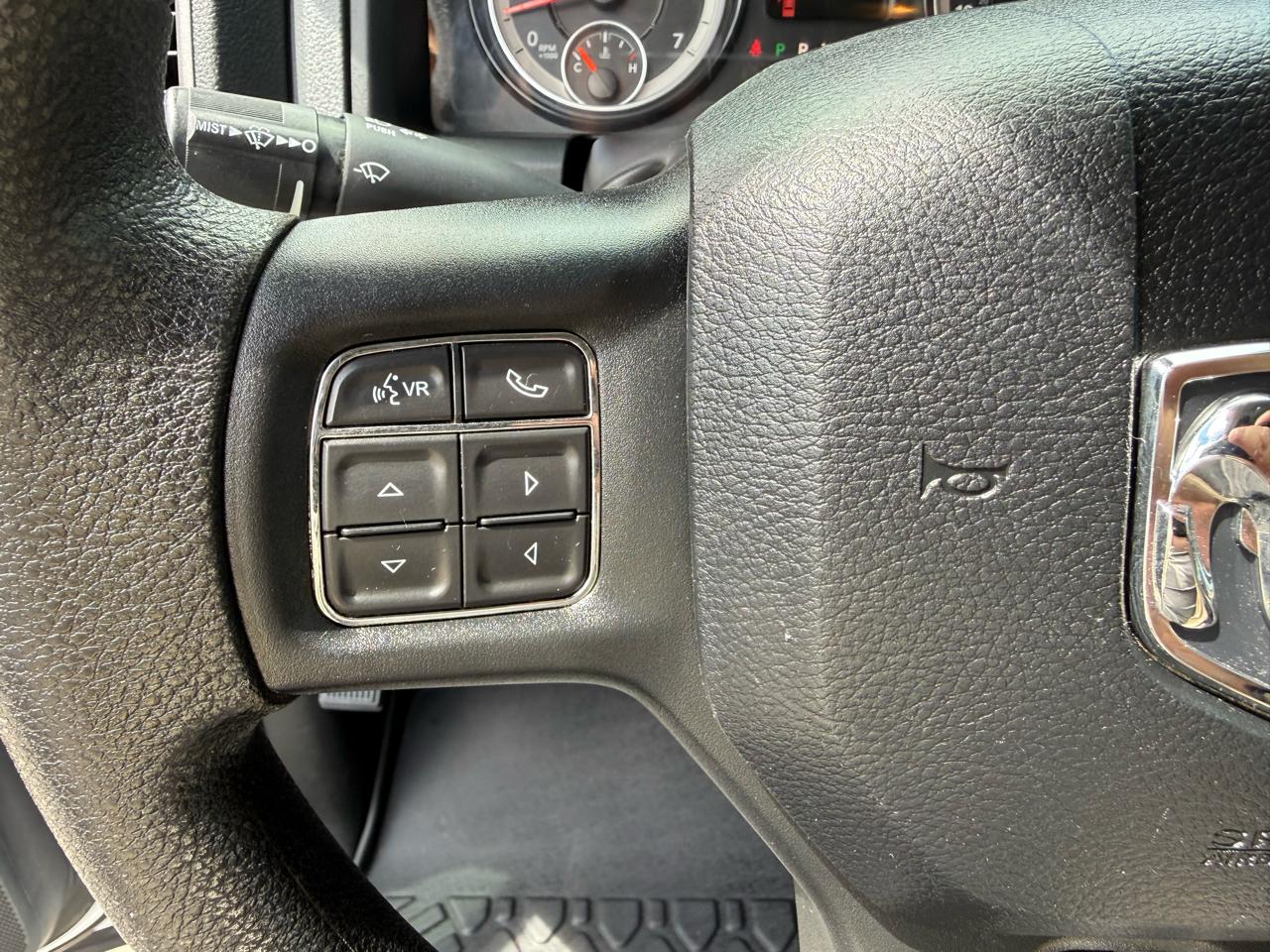 RAM 1500 4WD Crew Cab 140.5" Tradesman 2017