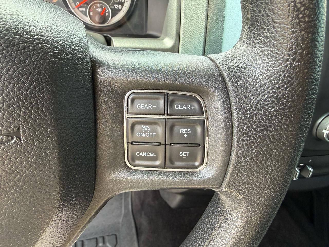 RAM 1500 4WD Crew Cab 140.5" Tradesman 2017