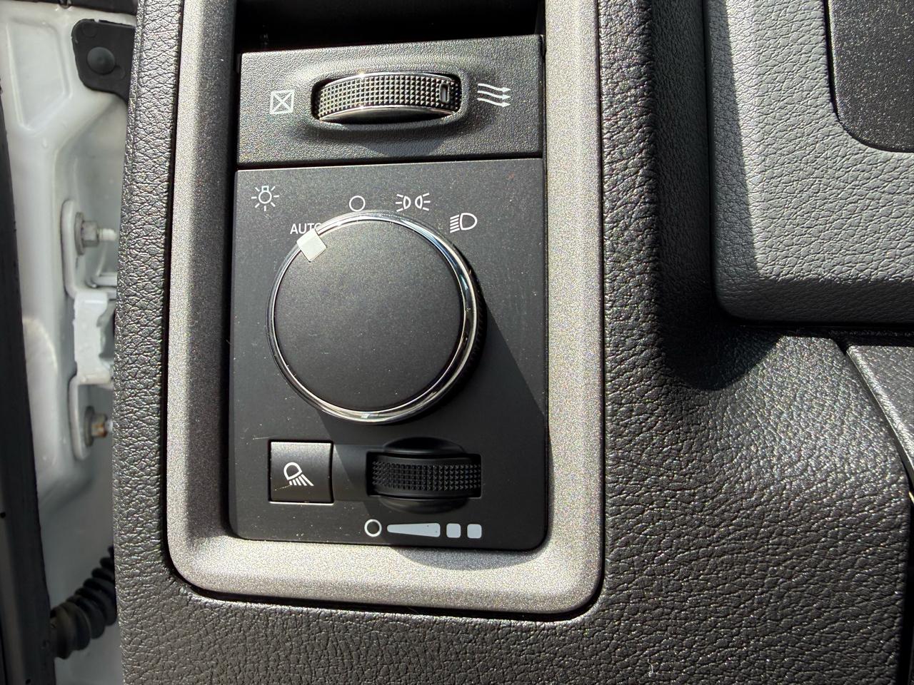 RAM 1500 4WD Crew Cab 140.5" Tradesman 2017