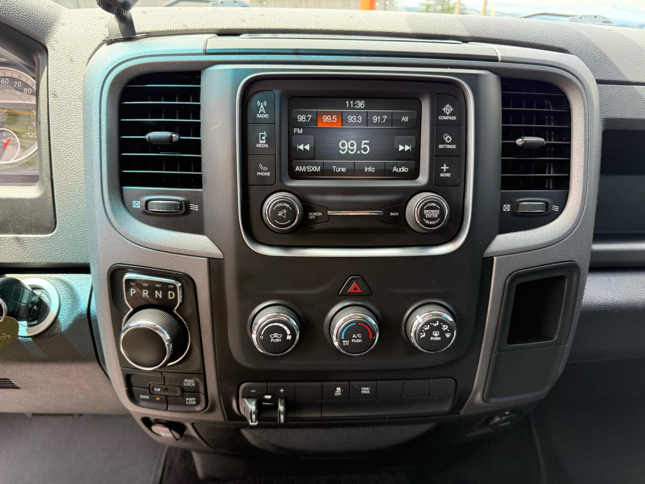 RAM 1500 4WD Crew Cab 140.5" Tradesman 2017