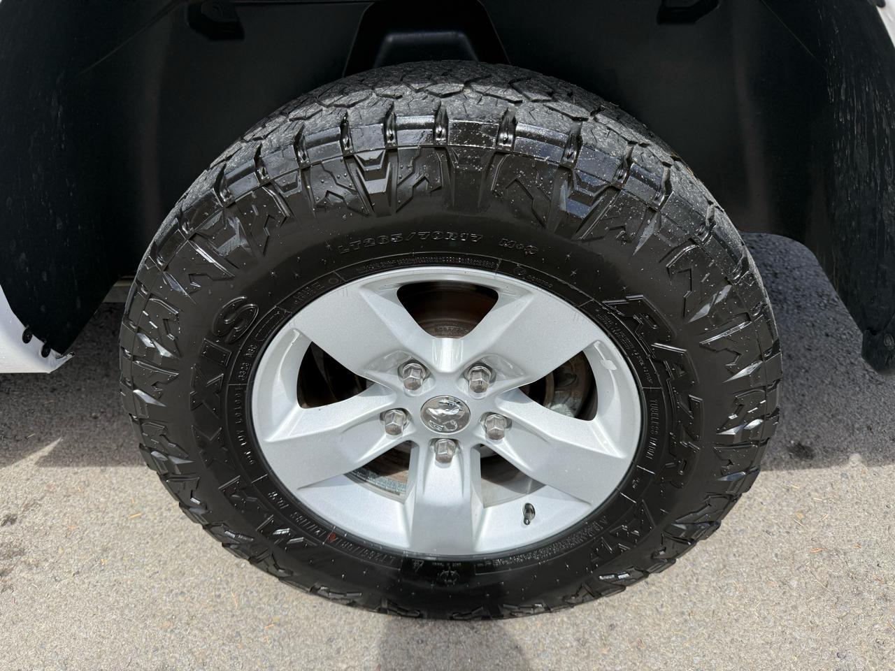 RAM 1500 4WD Crew Cab 140.5" Tradesman 2017